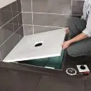 Comment installer un receveur de douche surélevé