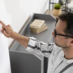 Appareillage mural : règles, conformité et signaux d'alerte à connaître