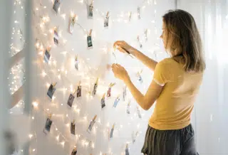 accrocher une guirlande lumineuse au mur sans trou